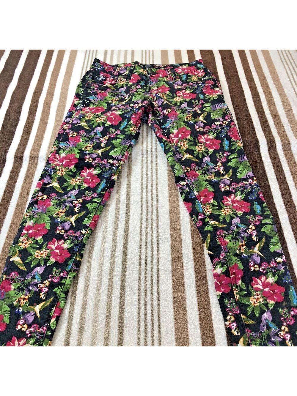Size 2 X 26 Suko Jeans Skinny Pants Roadrunner Apparel Floral stretchy BD - Picture 2 of 10